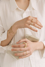Loop necklace